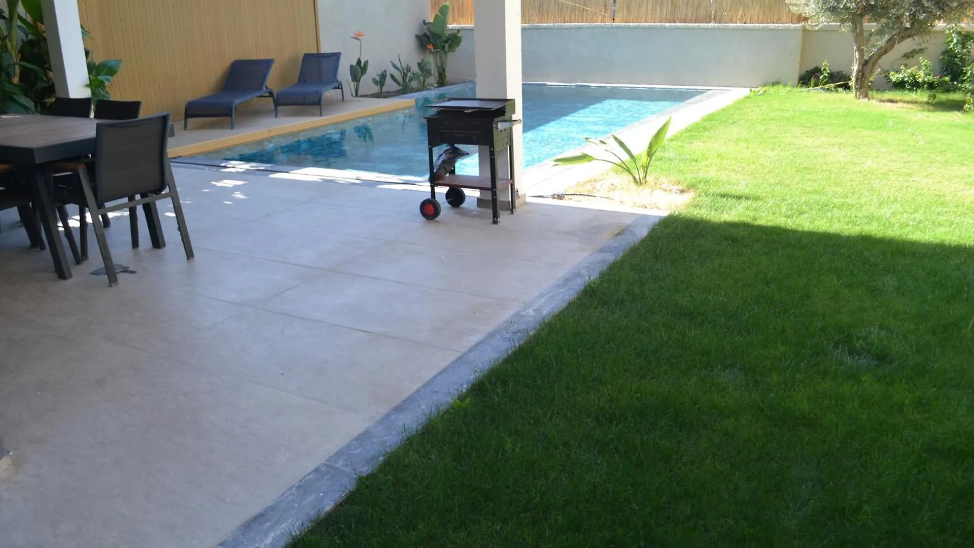 Sueper Lueks Havuzlu Merkezde Cesme 0*,  Turkey